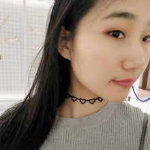 Load image into Gallery viewer, Fashionable little hearts choker for women