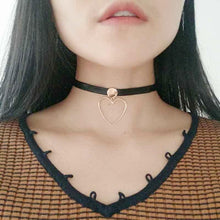 Load image into Gallery viewer, Big Heart Leather Choker